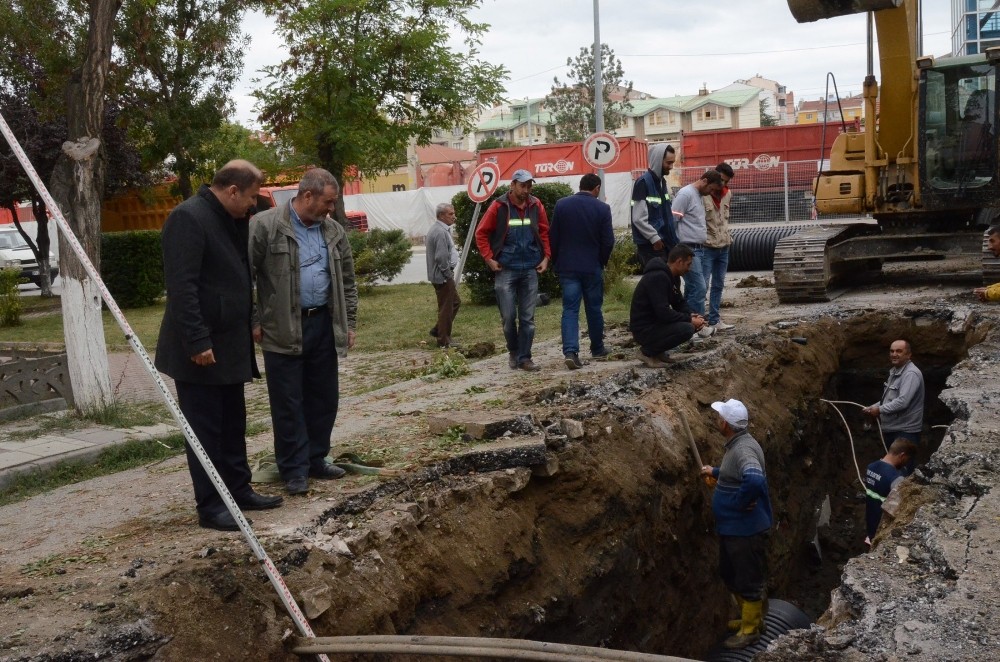 Bozüyük Belediye Başkan yardımcısı Rasim Keskin, alt yapı çalışmalarını  inceledi