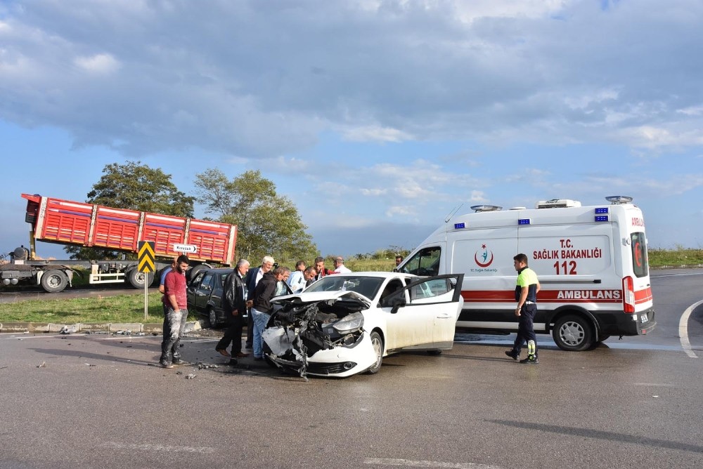 Sinop’ta trafik kazası: 2 yaralı  01 Ekim 2018