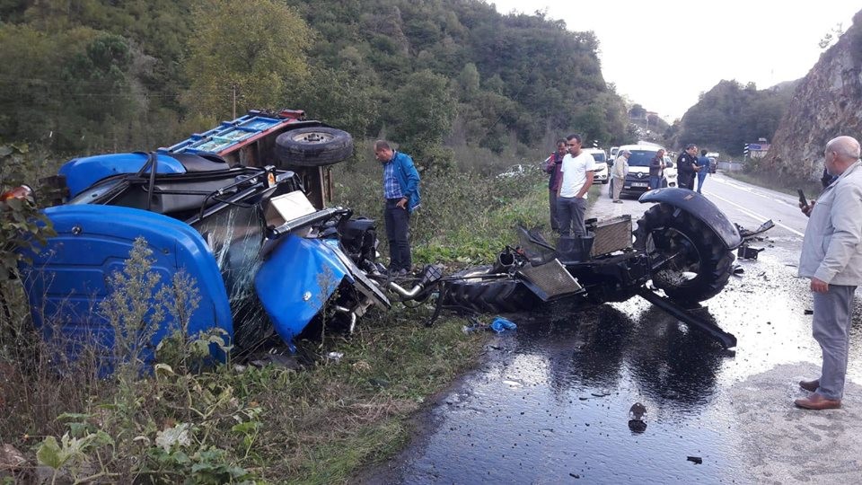 Ordu'nun Kabataş ilçesinde Traktör ile otomobil çarpıştı: 2 yaralı