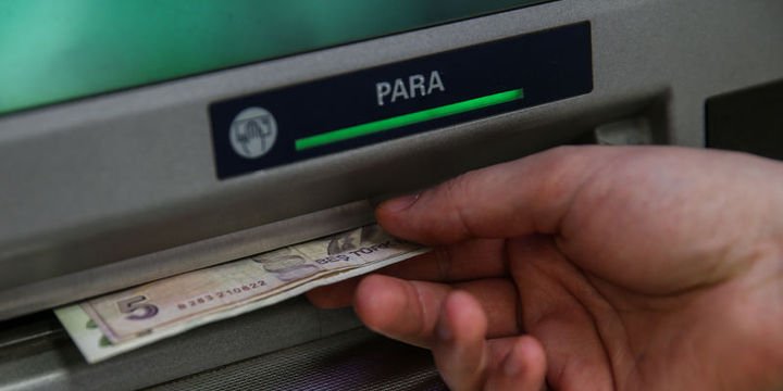 Bahis oynayan bankacı ATM'lere eksik para yatırarak hesabına 4 milyon TL geçirdi