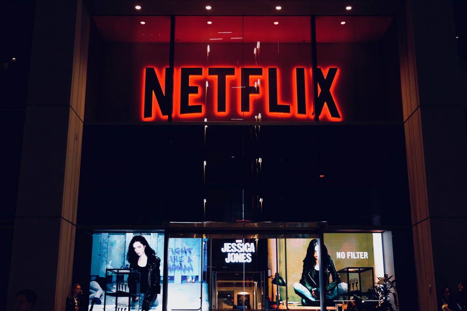 Netflix internet devi haline geldi!