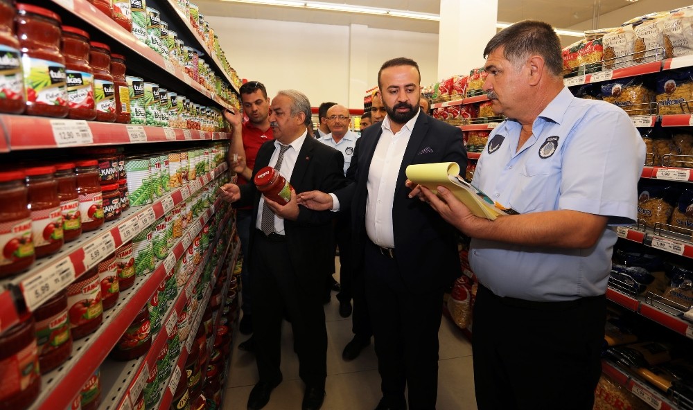 Van Büyükşehir Belediyesi Zabıta ekiplerinden stokçuluk ve fahiş fiyat denetimi