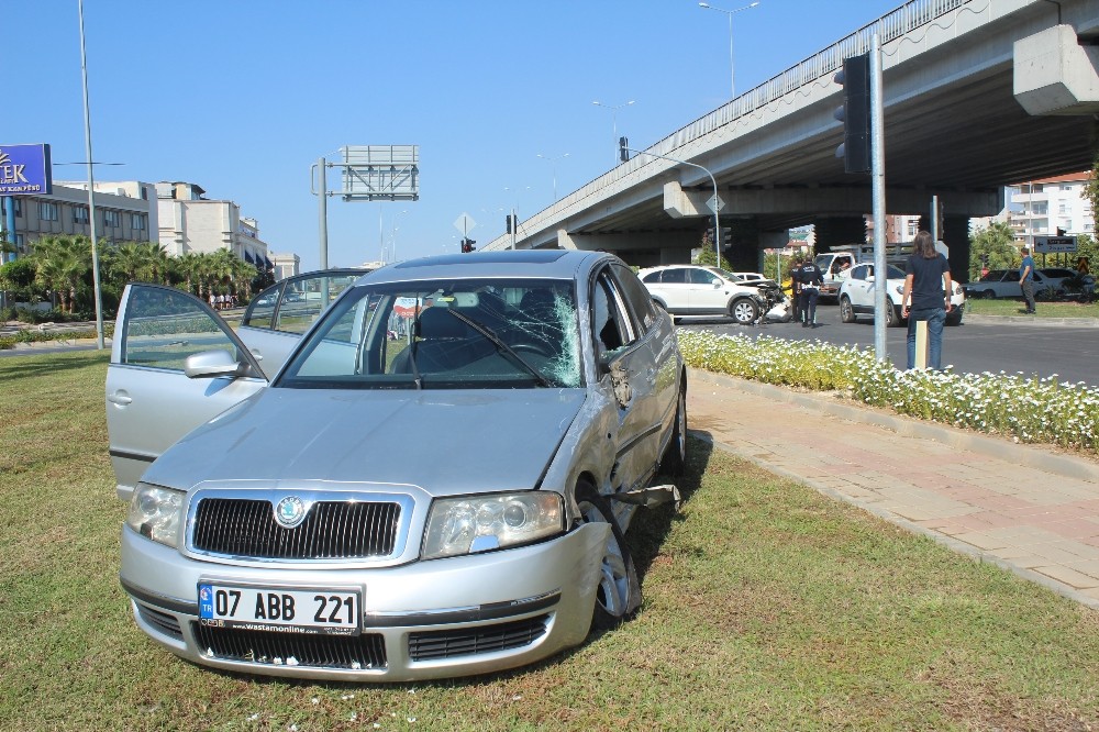 Antalya'nın Manavgat ilçesindeki kaza ucuz atlatıldı