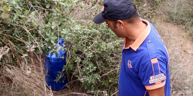 Kayıp kadın aranırken ormanda bulunan esrarengiz çanta polisi alarma geçirdi
