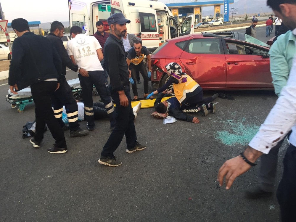 Bingöl Havalimanı kavşağında trafik kazası: 5 Yaralı