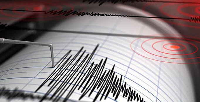 Ege Denizi'nde korku dolu dakikalar 3.9 büyüklüğünde deprem