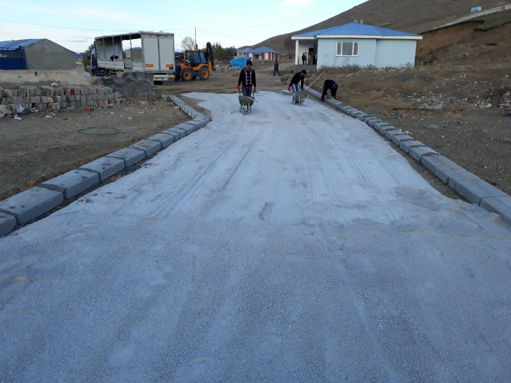 Van Çaldıran’da yol yapım çalışması