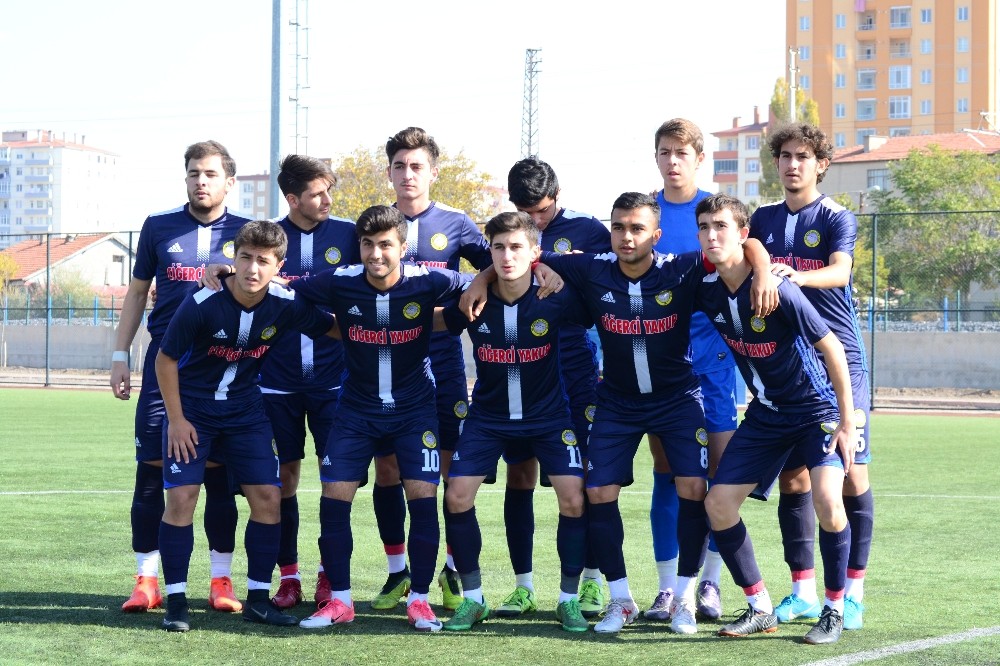 U19 Ligi Talasgücü Belediyespor  Anadolu Yıldızları'nı ikinci yarıda bulduğu gollerle 2-0 yen