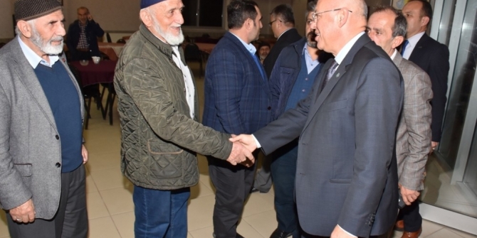 Başkan Eşkinat, halkın sorunlarını dinliyor