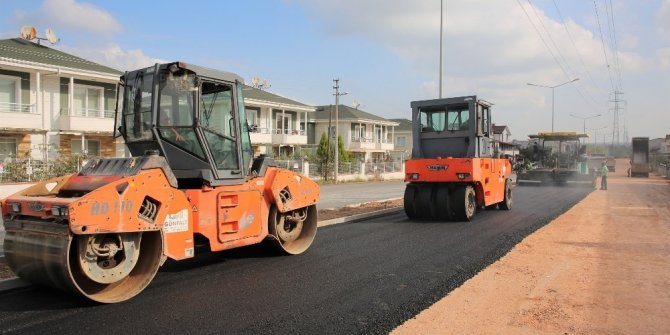 Başiskele Belediyesi Fen İşleri Müdürlüğü asfalt çalışmalarına devam ediyor