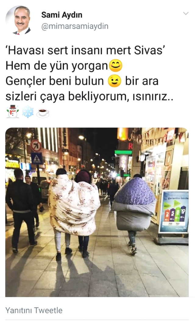 Sokakta yorganla  yürüdüler! Belediye başkanı çaya davet etti