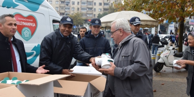 Mevlid Kandili’nde 2 bin kutu kandil simidi dağıtıldı