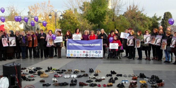 Kadın ayakkabılarıyla şiddete tepki gösterdiler