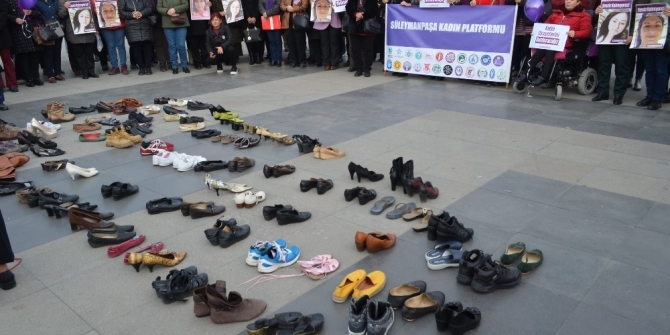 Kadınlardan ayakkabılı eylem