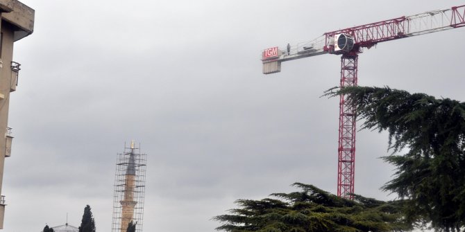 60 metre yükseklikteki vinç üzerinde namaz kıldı