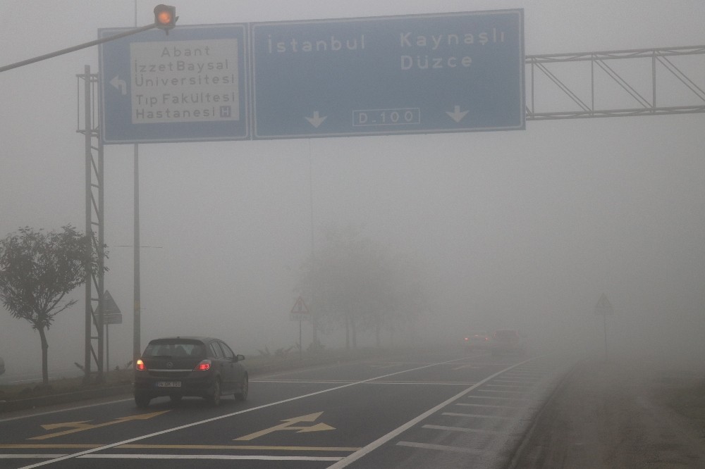 Yoğun sis nedeniyle görüş mesafesinin yer yer 20 metreye kadar düştü