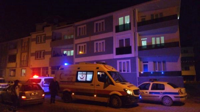 Bursa'da 25 yaşındaki adam eşinin ve bebeğinin boğazını kesti!