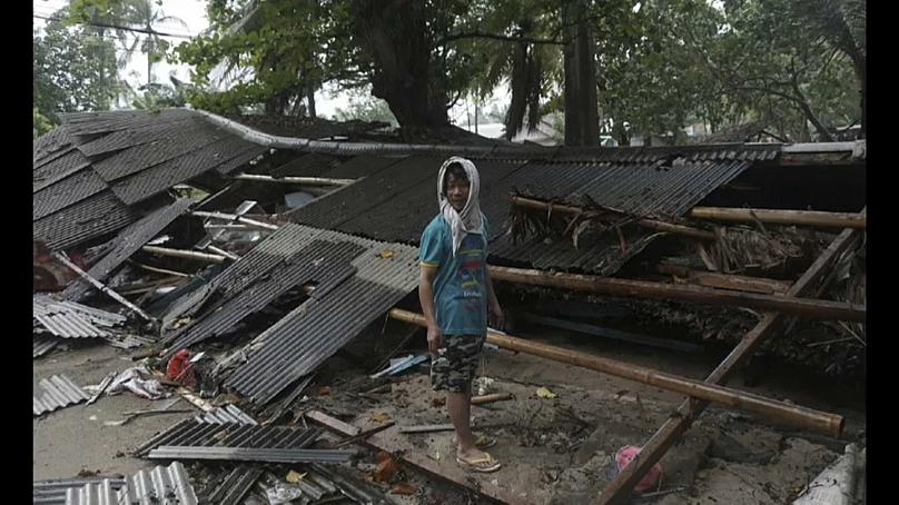 Endonezya yine tsunami ile sarsıldı: Yüzlerce ölü ve yaralı var