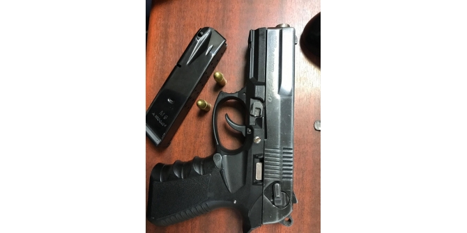 Üzerinde ruhsatsız silah ele geçirilen şahsa gözaltı