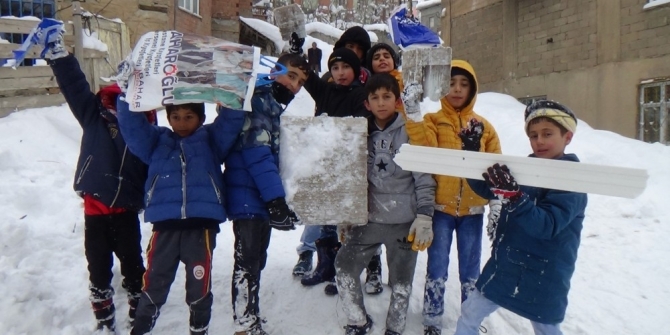 Karnesi kötü olan çocuğa nasıl davranmalı? Ailelere karne uyarısı!