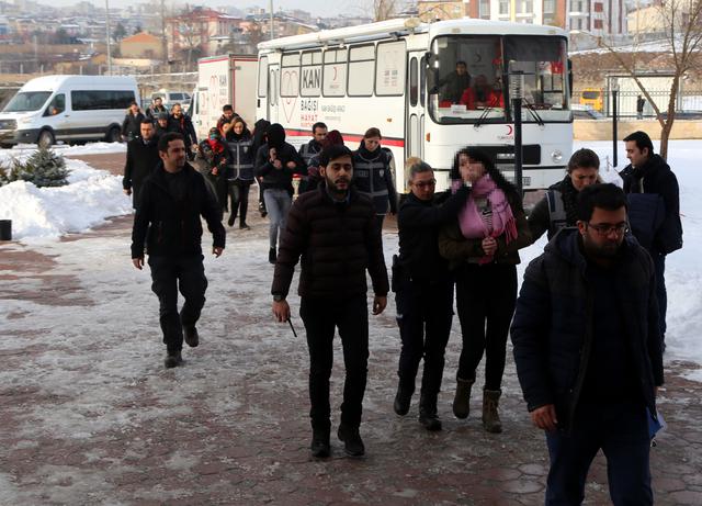 Sivas'ta fuhuş operasyonu "Soyunayım öyle çek"