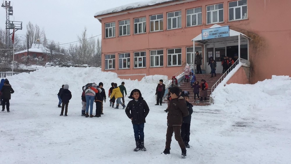 Bingöl’de eğitime kar engeli bir gün ara verildi - 15 Ocak 2019