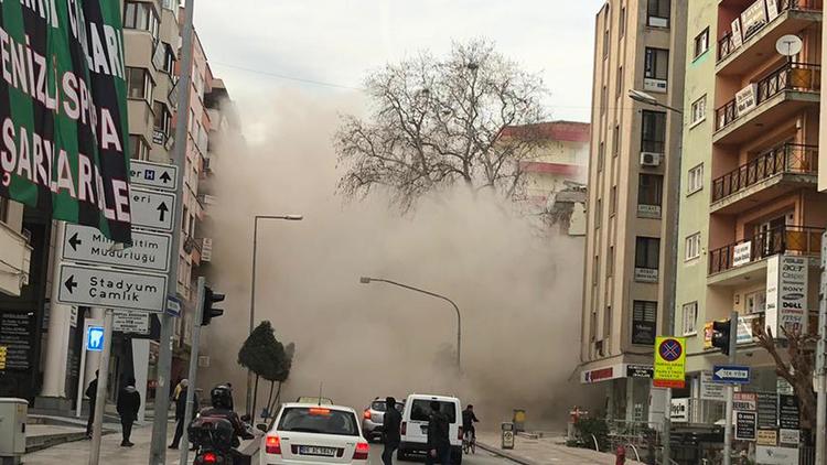 Denizli'de bina yıkım çalışmasında ortalık savaş alanına döndü