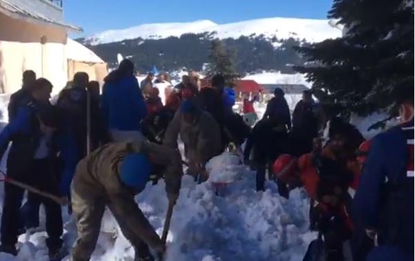 Uludağ'da çok sayıda kişi kar altında kaldı