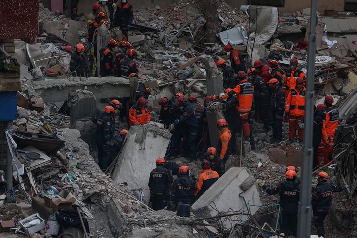 Kartal'da yakınları göçük altında kalan vatandaş kalp krizi geçirerek yaşamını yitirdi