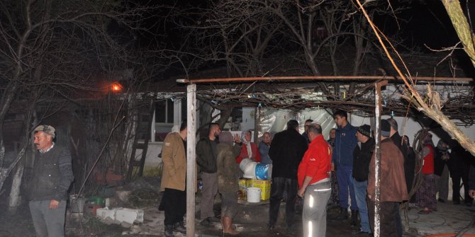 Kerpiç fırından sıçrayan alevler yangın çıkardı