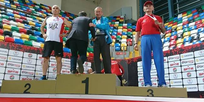 70 yaşındaki atletten Türkiye rekoru