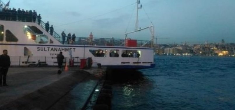 Eminönü'nde otomobil denize uçtu