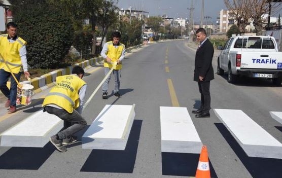 Görenler gözlerine inanamadı! Bu yolda durmamak imkansız