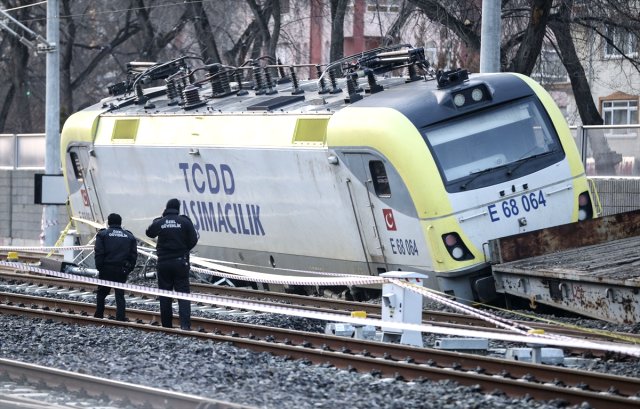 Ankara'da akaryakıt yüklü tren kaza yaptı!