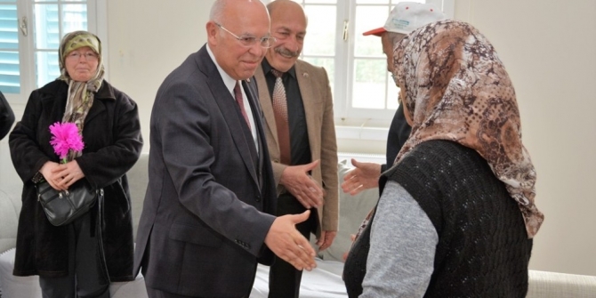 Başkan Eşkinat yaşlıları unutmadı