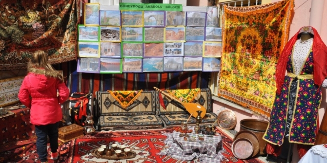 Ülkenin zenginliklerini okul bahçesine sığdıramadılar