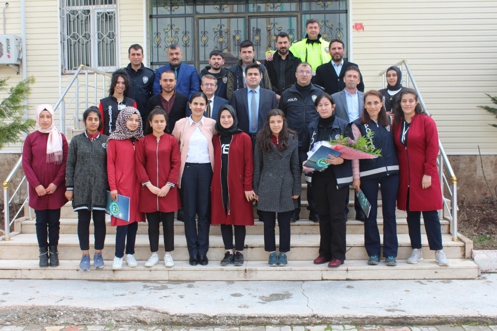 Adıyaman'ın Gölbaşı İlçesinde Öğrencilere polislik mesleği anlatıldı