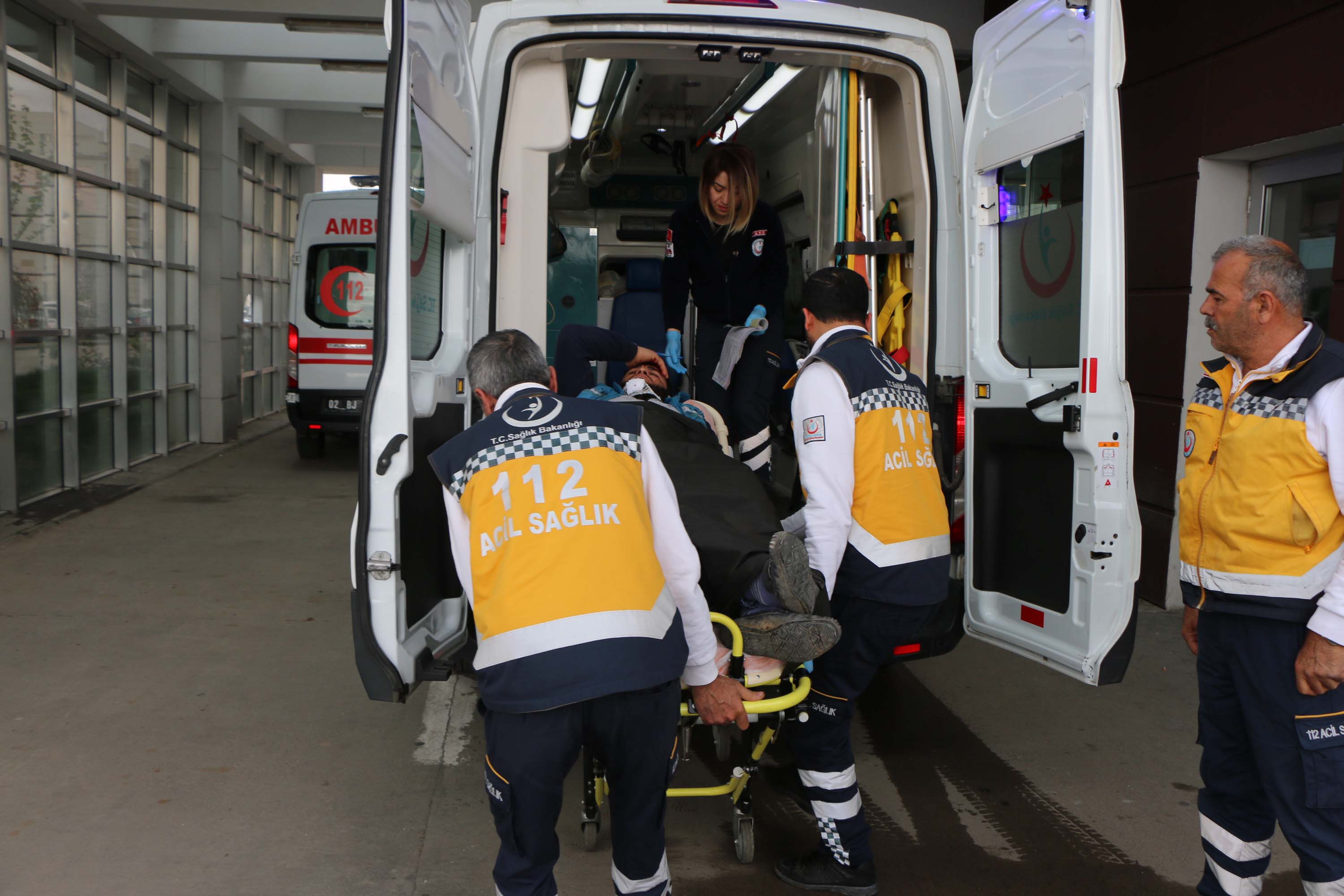 Adıyaman'ın Gölbaşı ilçesinde Kamyonet ile motosiklet çarpıştı: 1 yaralı