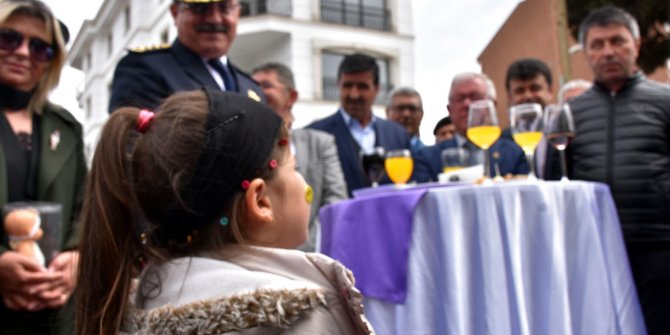 İstiklal Marşı'nın tamamını ezbere okuyan minik Özge, alkışlandı