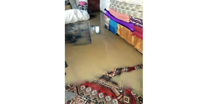 Kızıltepe’de sağanak yağış sonrası evleri su bastı