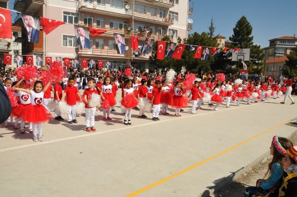 Konya'nın Akşehir ilçesinde, 23 Nisan Ulusal Egemenlik ve Çocuk Bayramı coşkusu