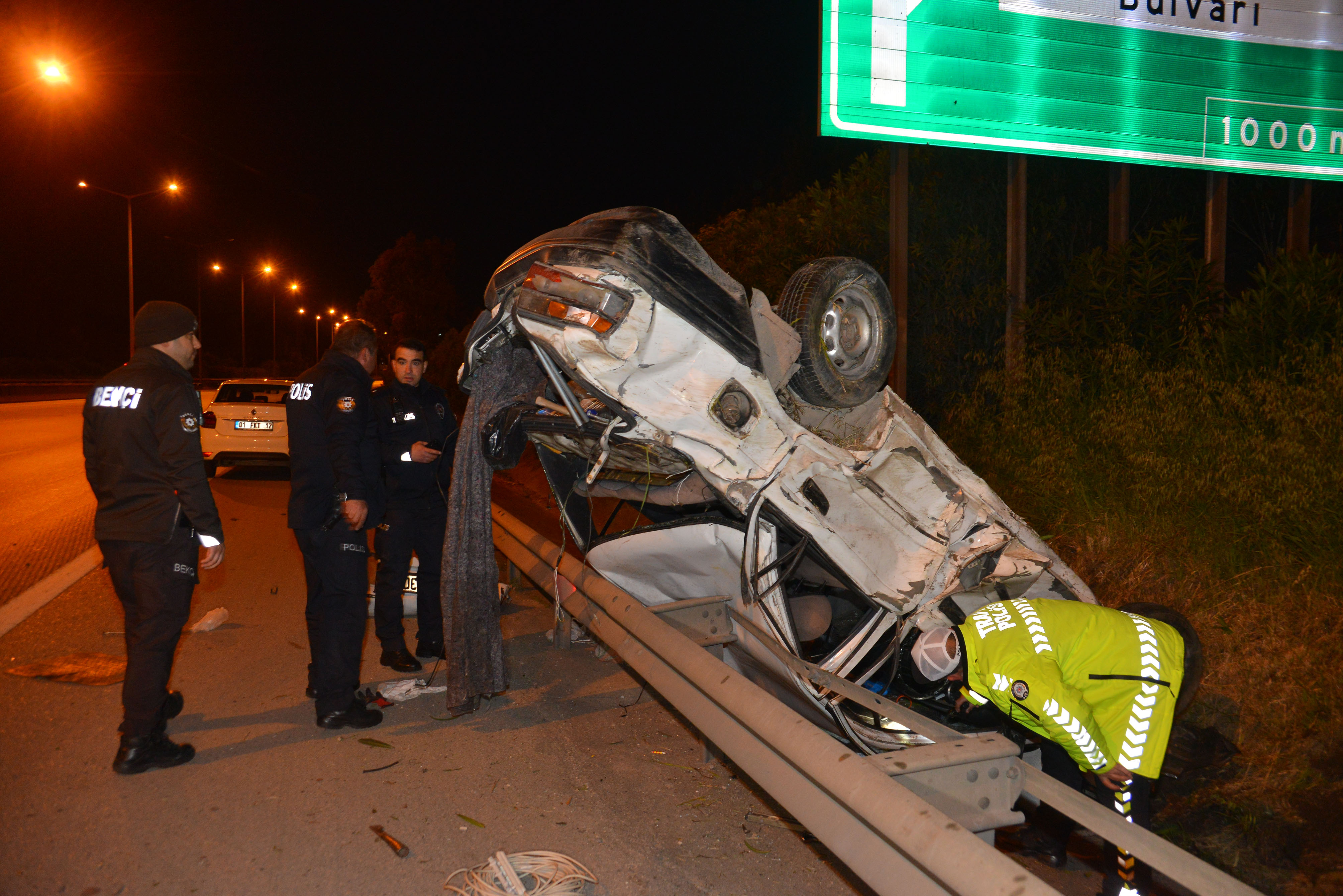 adana^da otomobil 40 metre takla attı : 1 yaralı