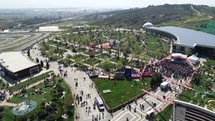 Her Yaştan Tuzlalı, Bayram Sevincini Tuzla Belediyesi Çocuk Festivali’nde Yaşadı