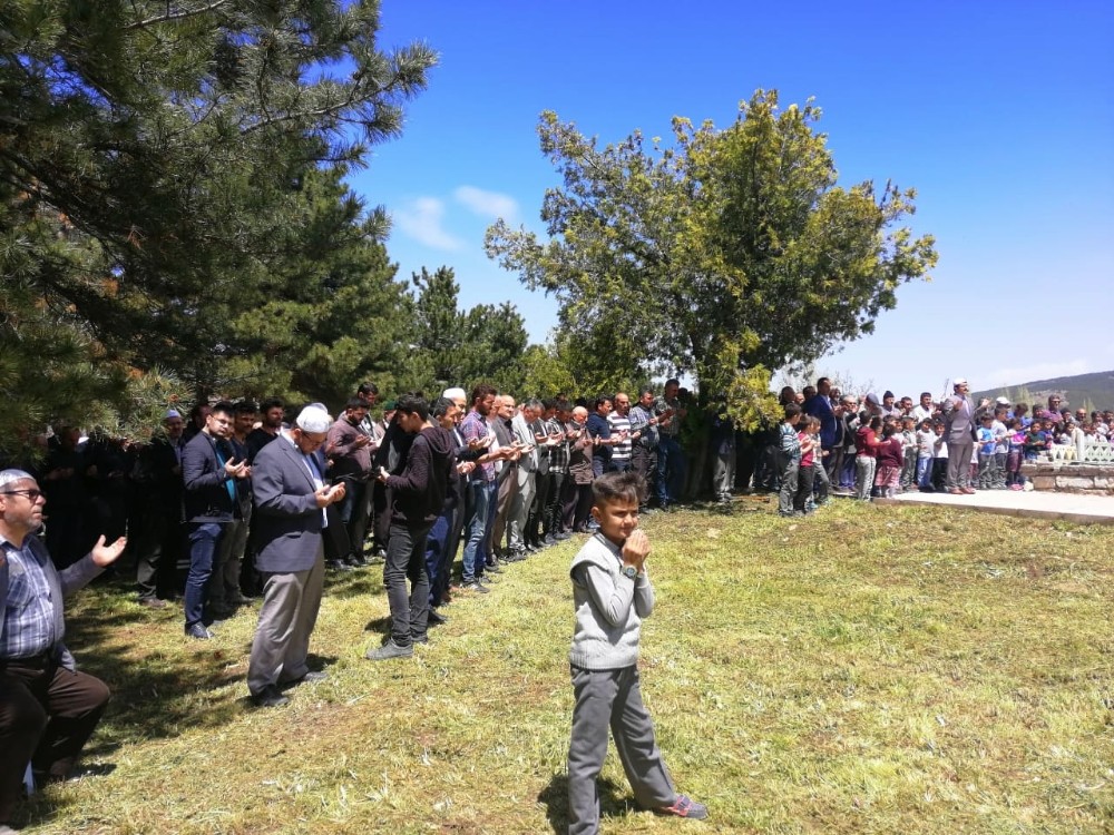 Konya'nın Hüyük ilçesinde, yöre çiftçisi yağmur duasına çıktı