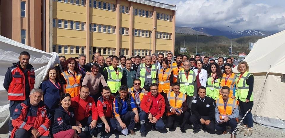 Mengücek Gazi Eğitim Araştırma Hastanesinde gerçeği aratmayan yangın tatbikatı