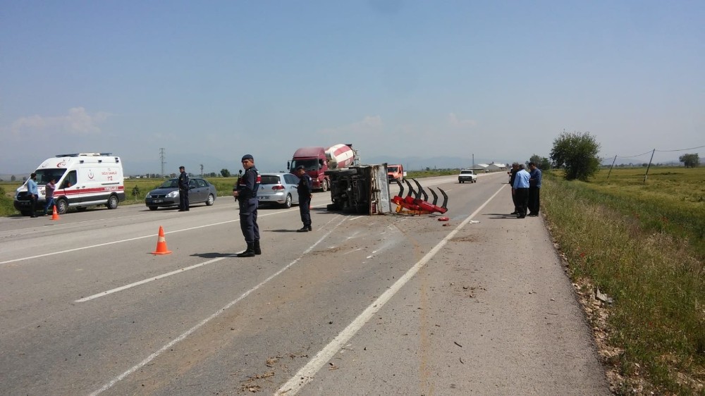 Adana'nın İmamoğlu ilçesinde trafik kazası: 6 yaralı