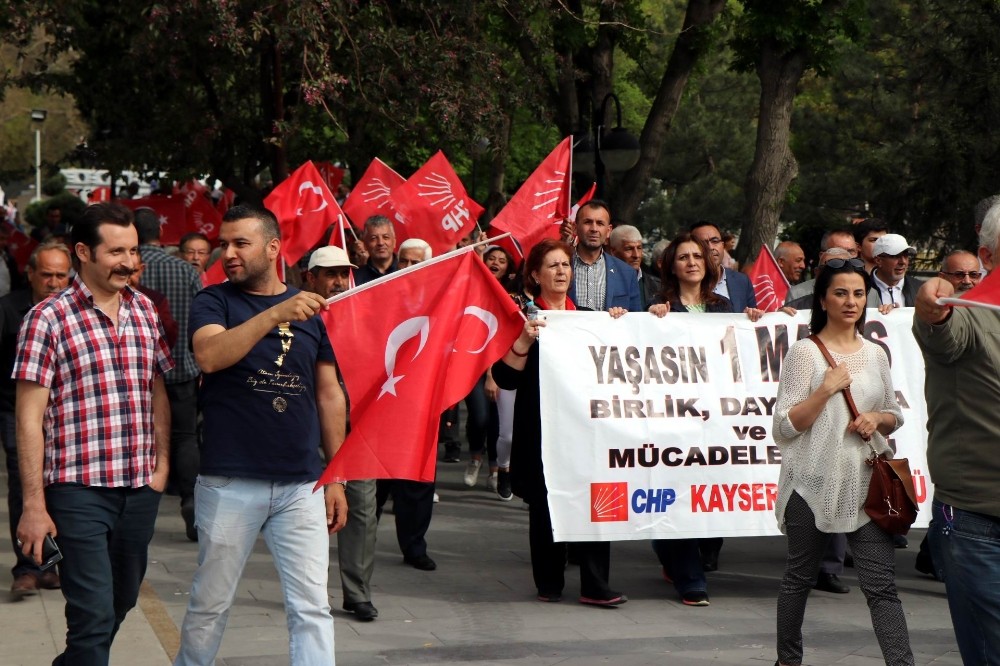 Kayseri Cumhuriyet Meydanında1 Mayıs Emek ve Dayanışma Günü çeşitli etkinliklerle kutlandı