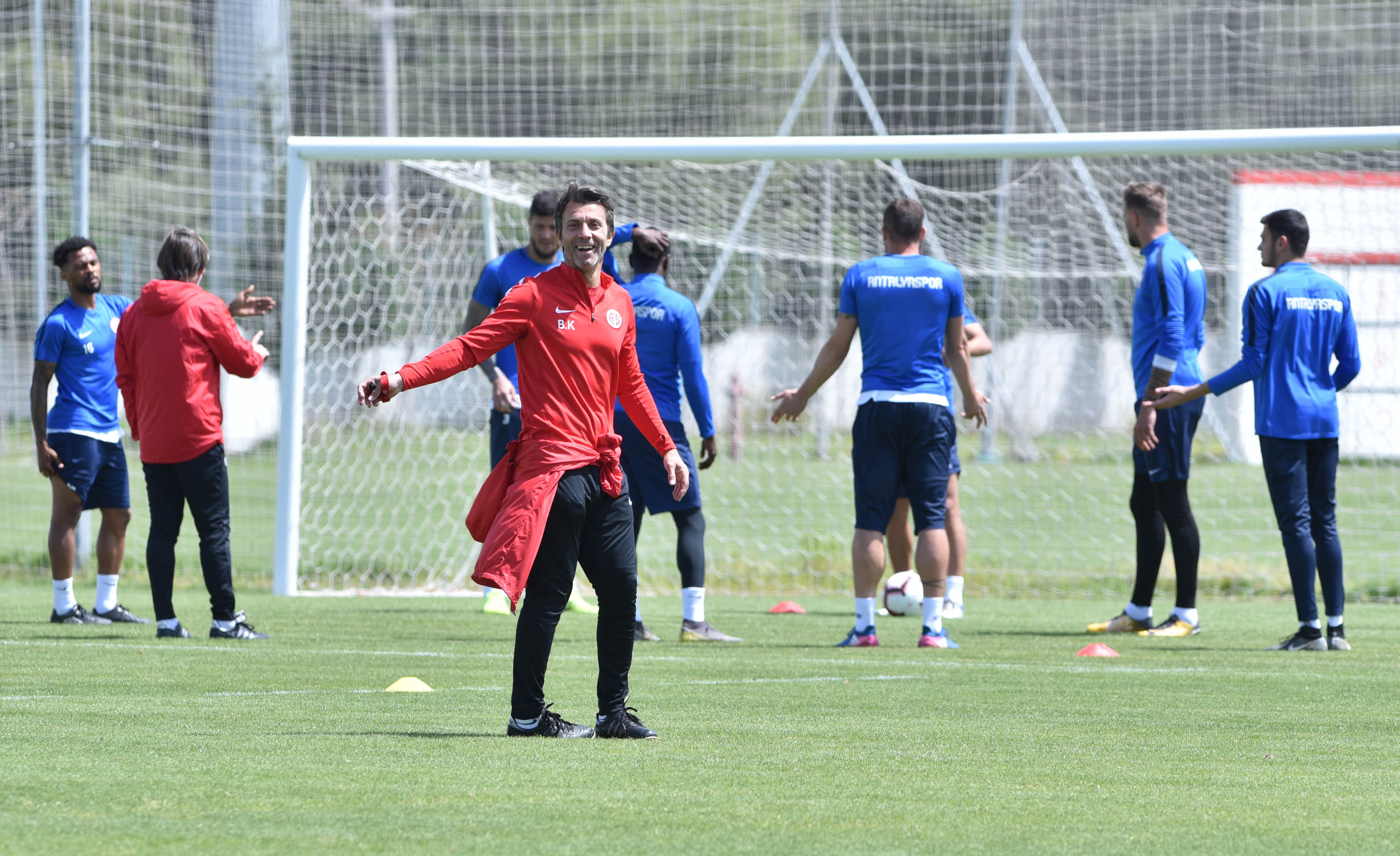 Süper Lig'de göztepe ile karşılaşacak olan Antalya sporda hazırlıklar devam ediyor