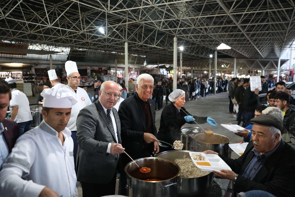 Muğla protokolü Belediyenin düzenlediği iftar yemeğinde buluştu