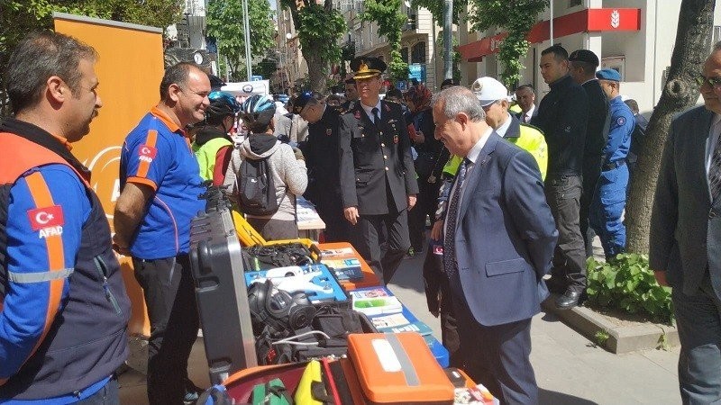 (AFAD) İl Müdürlüğü ekipleri tarafından Trafik Haftası dolayısıyla stant açıldı